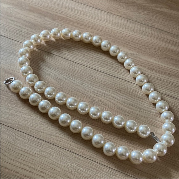 46 inch pearl strap - Picture 1 of 3
